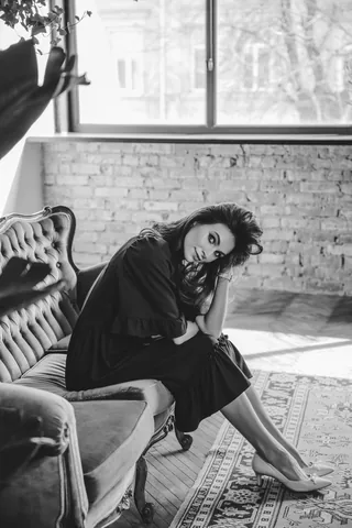 Tetyana Barnovych, black and white shoot