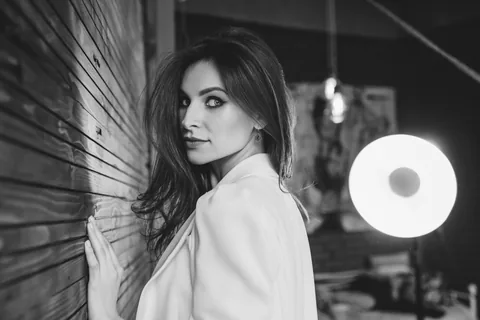 Tetyana Barnovych, black and white shoot